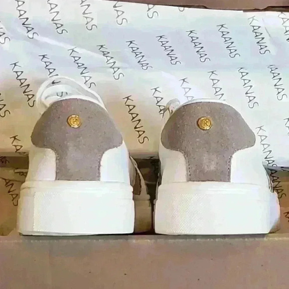 Kaanas Barcelona Sneakers - Size 9 - Picture 6 of 7